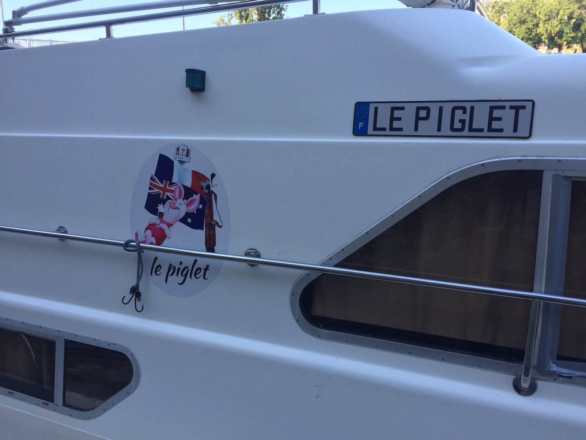 Day 1 of Europe trip: the only picture I really love 🐷 #Paris