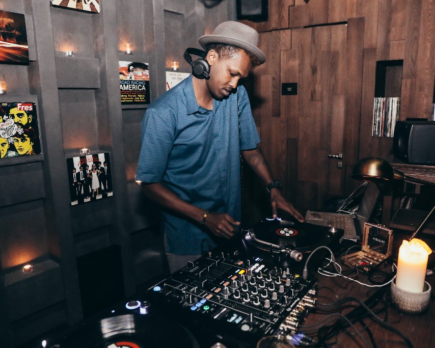 RenDXB's tweet photo. DJ turn it up! #weekend

#PoppyDXB #RenDXB #DubaiNightlife https://t.co/SvVMj4Ljy6