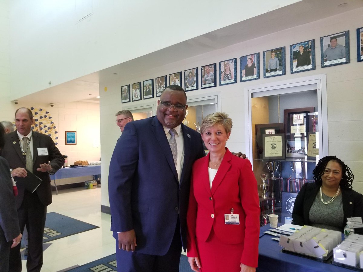 NewJerseyDOE's tweet photo. This morning, @DrLRepollet was invited by the @NJASANews to present his vision for the future of education at the Southern Commissioner Convocation. Before the presentation, the Hammonton HS Jazz Band welcomed NJDOE! @NJGov https://t.co/VvJV5szua4