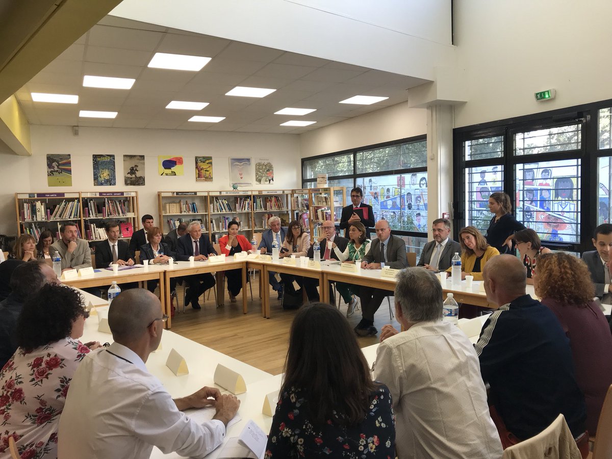 RaconCathy's tweet photo. Ce fut aussi l’occasion d’échanger avec la communauté éducative et les parents d’élèves lors d’une table ronde. Très à l’écoute, le Ministre a souhaité avoir un retour sur la mise en œuvre concrète des dispositifs proposés par le gouvernement. #devoirsfaits #classededoublee https://t.co/1L7RuruxCM