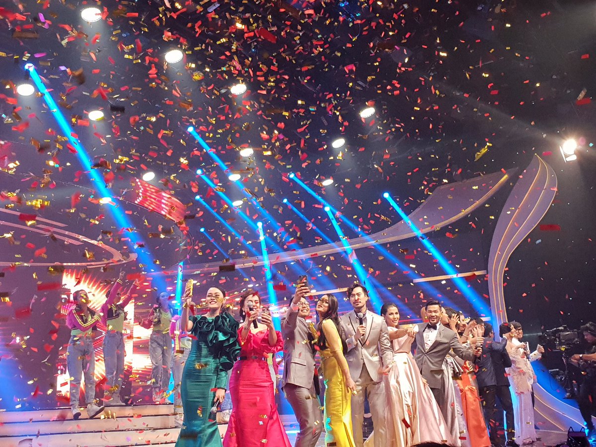 TRANSTV_CORP's tweet photo. Yeay! Terima kasih sudah menyaksikan #HUTInsert15 ! Sampai jumpa tahun depan! π https://t.co/l5QFG6vnV4