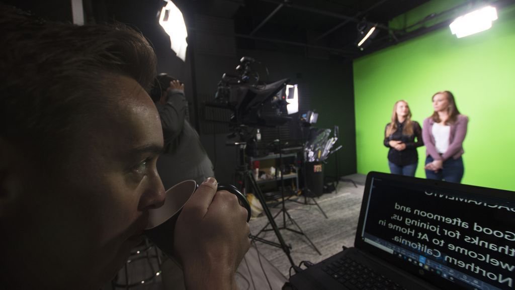 creativeedgetv's tweet photo. Two things we absolutely love around here: coffee and studio time 🙌☕️ #coffee #studio #greenscreen #realty #createyouredge #creativeedge #wedovideo https://t.co/XcwuBbiCwk