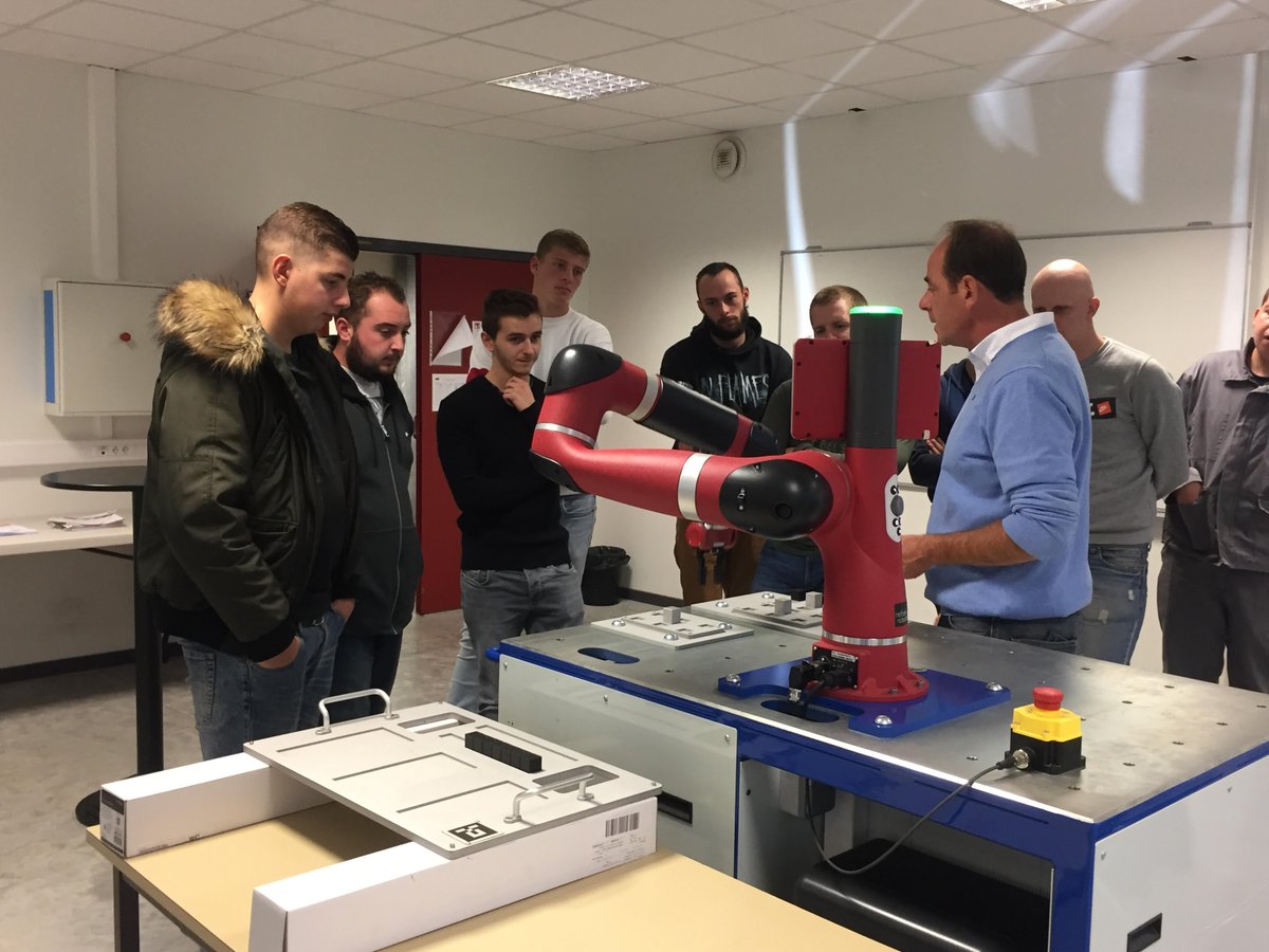 AfpiFormation's tweet photo. [L'usine du futur] 3ème Matinée #robotique et #formation au centre Afpi de Boulogne-sur-Mer en présence des clients, intégrateurs @CEDRES_INDUS @HDautomatisme  et des constructeurs @staubligroup @KUKA_RoboticsFR https://t.co/VBXFvSSYRX