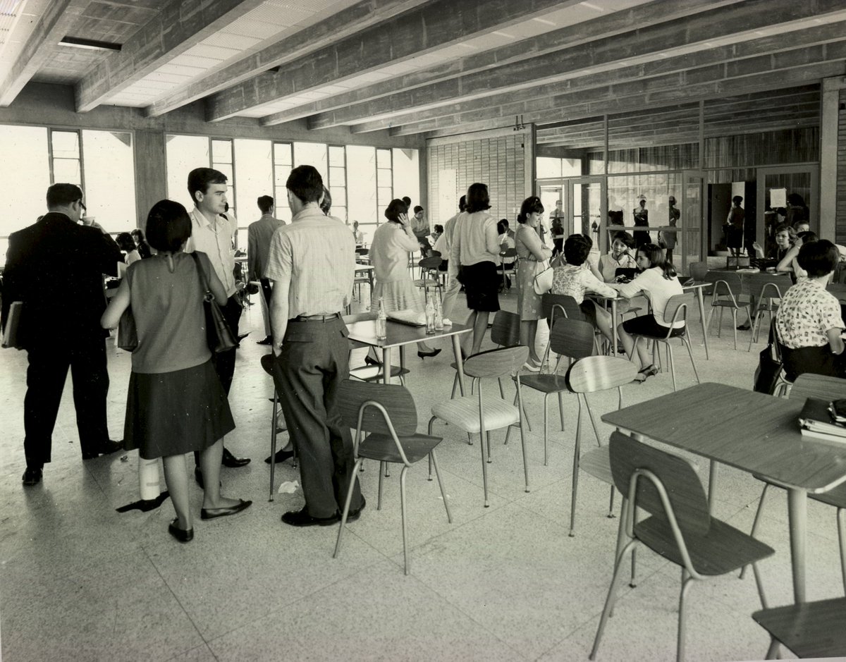 enlaucab's tweet photo. Estamos por cumplir #65Años y, por eso, queremos que descubras cómo lucía nuestro campus de Montalbán, justo cuando estaba recién inaugurado #Tbt #TbtUcab. https://t.co/FT9Yuhsquz https://t.co/7CZlTwxEqL