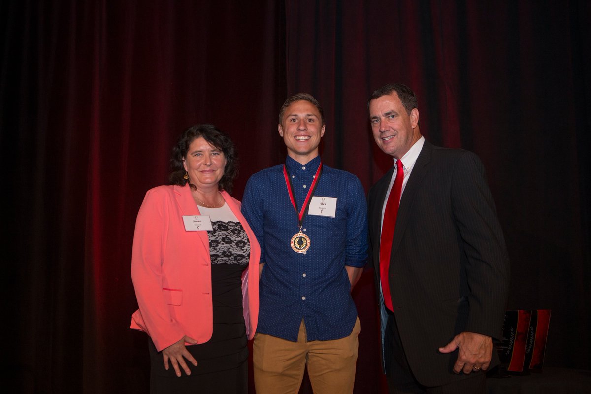 GoBearcatsSASS's tweet photo. Congratulations to Alex Bloom of @GoBearcatsTFXC team for being honored at the Annual Legion of Excellence Ceremony last week! https://t.co/WnlIWCLfNL