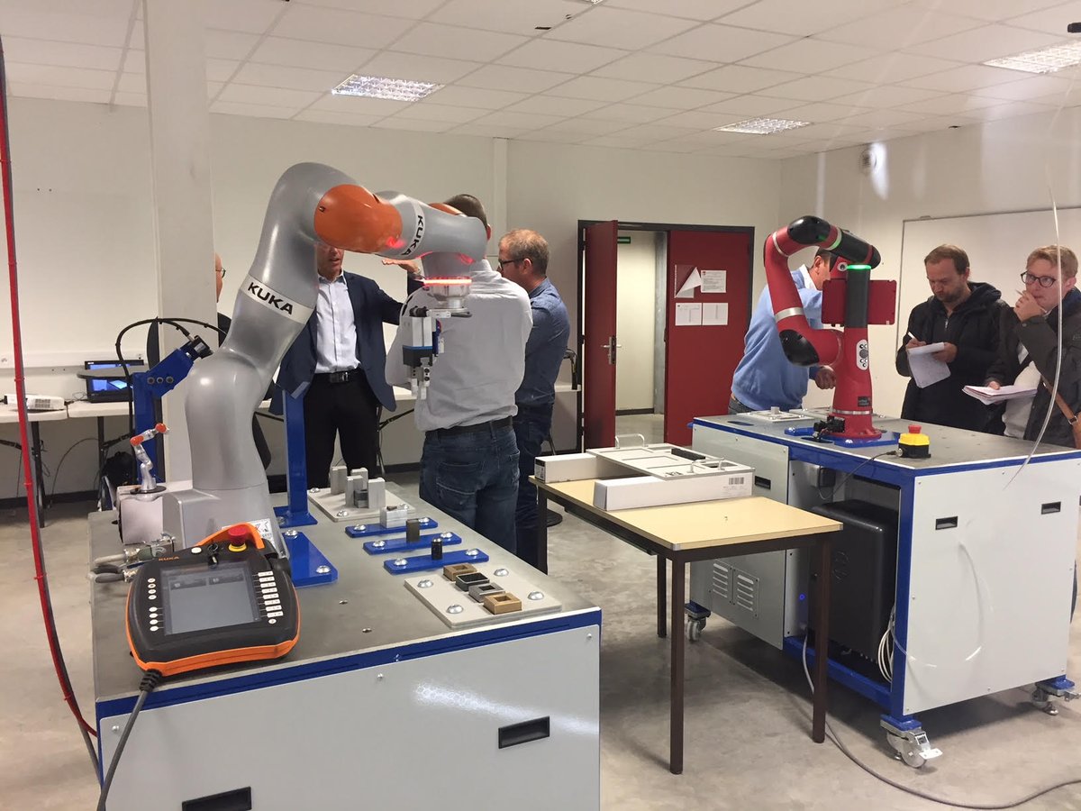 AfpiFormation's tweet photo. [L'usine du futur] 3ème Matinée #robotique et #formation au centre Afpi de Boulogne-sur-Mer en présence des clients, intégrateurs @CEDRES_INDUS @HDautomatisme  et des constructeurs @staubligroup @KUKA_RoboticsFR https://t.co/VBXFvSSYRX