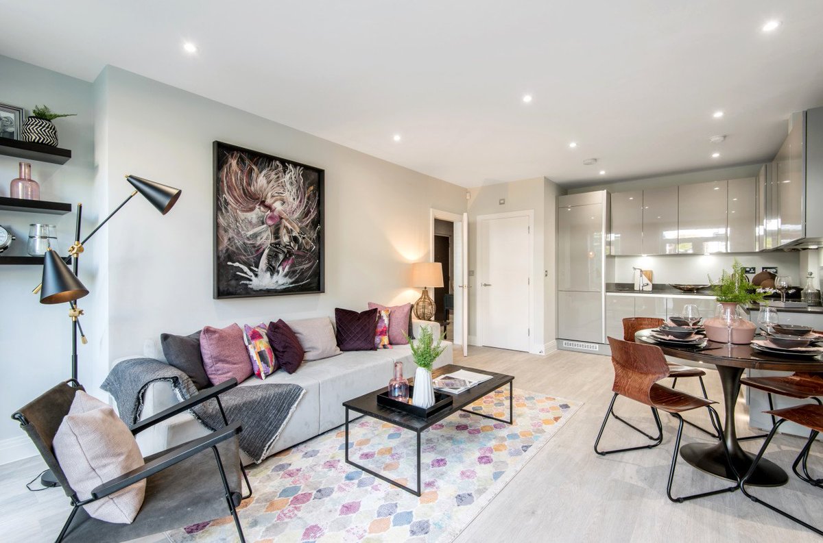 Statonsllp's tweet photo. The stunning show home at Rosebay House in North Finchley is now available to view! #apartments #parking #communalgardens #lift #HelptoBuy #WoodsideParkStation https://t.co/ymdHtKb6Fp https://t.co/265sNbWbVp