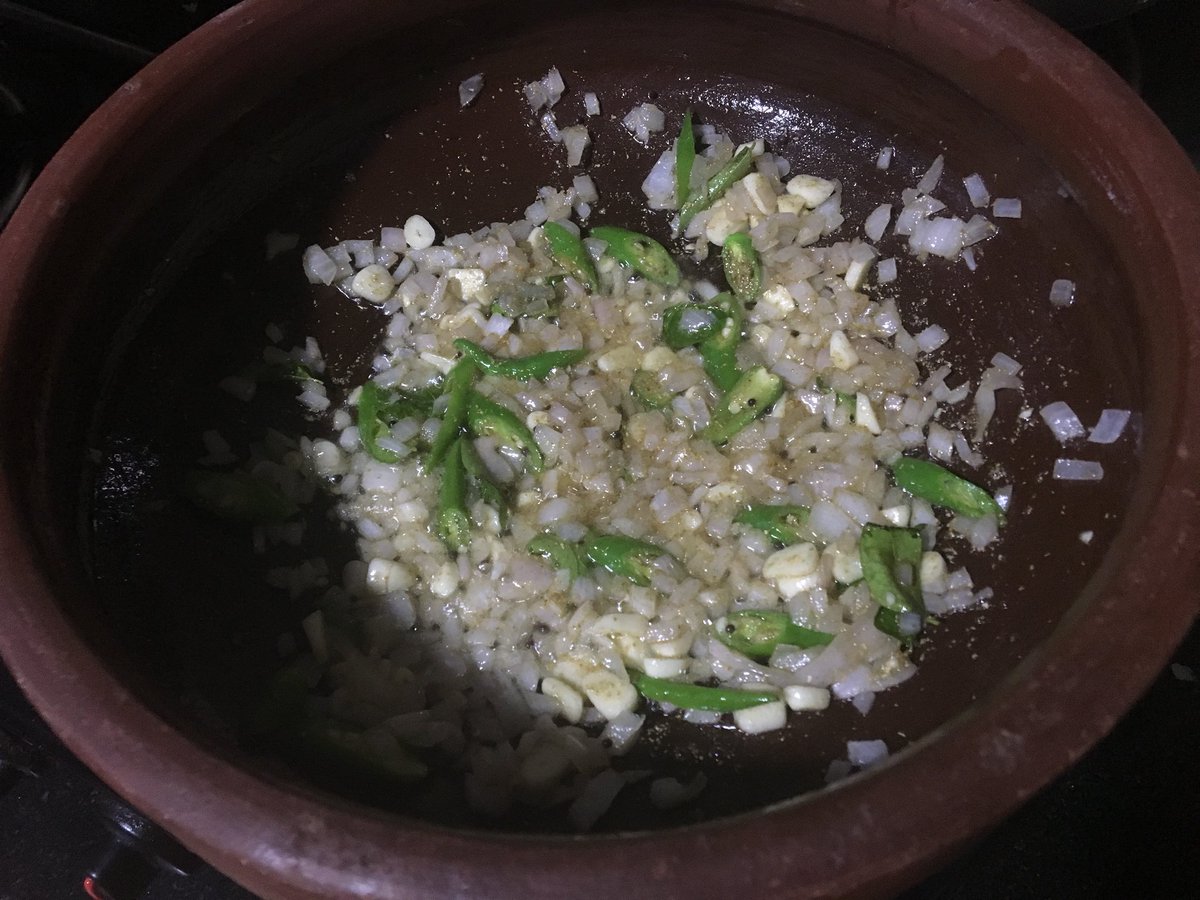 nand_bo's tweet image. Am cooking a #KeralaStyle mathi (sardine) curry #spiceislife #curry