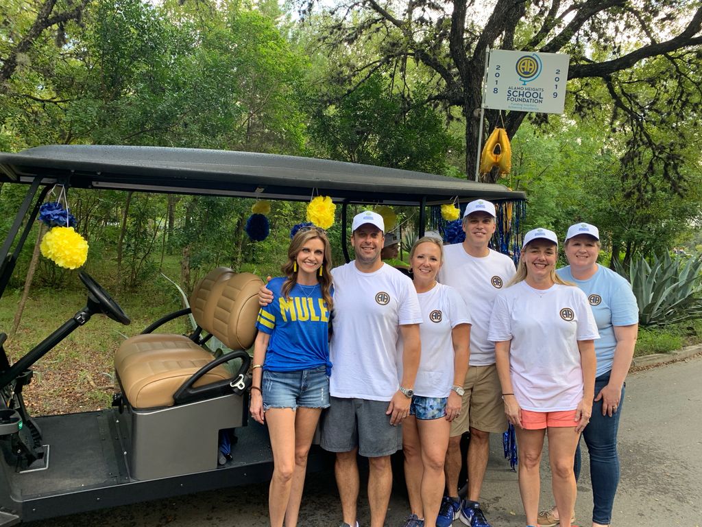 AHSFoundation's tweet photo. The Foundation team had a blast at yesterday's Howdy Night Parade! #webackteachers #howdynight #howdyyall https://t.co/8zTfZtNcTX