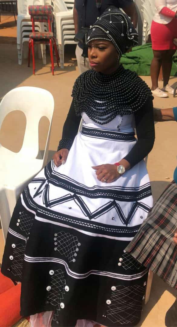 Sazi_iAfrika's tweet photo. Semakaleng and her husband dressed by Sazi iAfrika.
078 171 2722
#SaziiAfrika #SaziisiXhosa #Xhosa #IsiXhosa #umbhaco #mbhaco #wedding #trending #africanwear #heritageday #heritage https://t.co/kh6Vqr8aOV