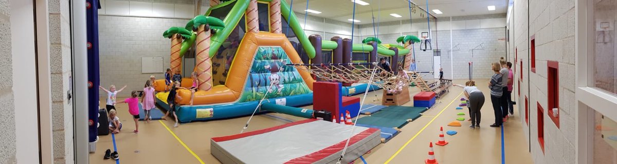 MirjamBerghuis's tweet photo. Super gaaf @Sportpromotie event op KC Olingertil in Appingedam; groepen 1 t/m 6 survivalbaan in de gymzaal en groepen 7&amp;8 op de survivalbaan in Stedum! Mede mogelijk gemaakt door @Appingedamgib @Noordkwartier @SOOMarenland @Leefoutdoor https://t.co/VNMVayyVDY
