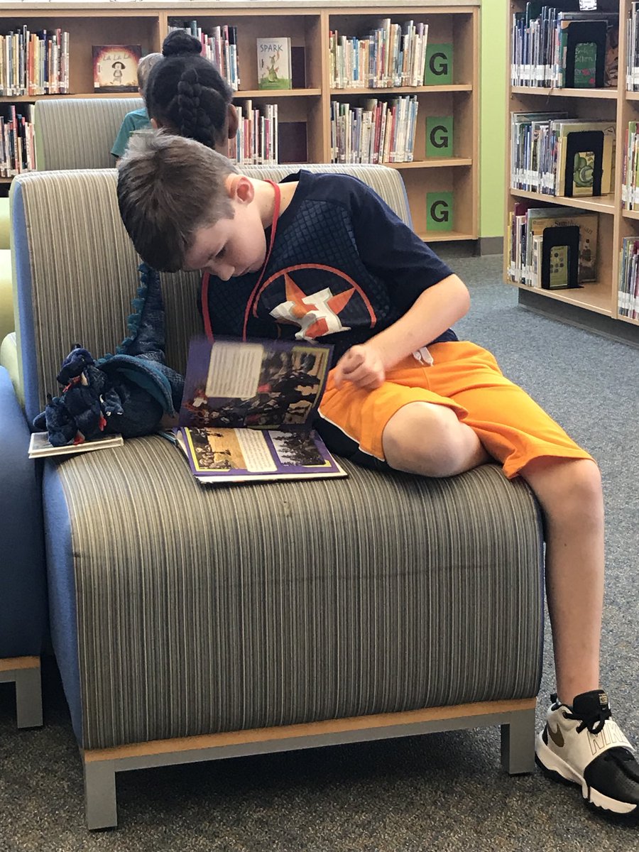 we1stgrade's tweet photo. First grade LOVED reading with special puppets today in library! @WEinKaty https://t.co/ZtQi6lcGPr