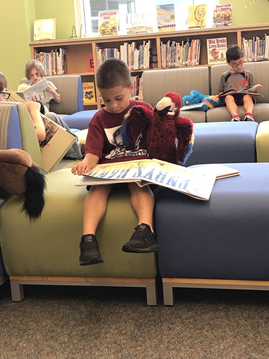 we1stgrade's tweet photo. First grade LOVED reading with special puppets today in library! @WEinKaty https://t.co/ZtQi6lcGPr