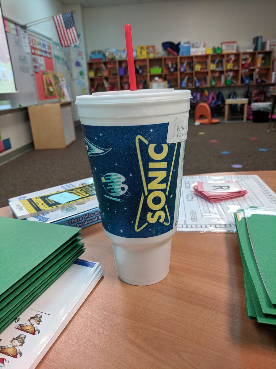 Amanda_Parks3's tweet photo. Thank you to our INCREDIBLE PTA💚💙🐊 #ThursdayMotivation #cesbragchat #cespta https://t.co/appDjefR3g