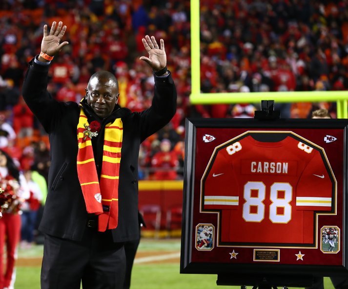 KCTicoSports's tweet photo. #TicoBaúl #CarlosCarson uno de los mejores receptores en la historia de los @Chiefs proveniente de #LSU
Marcas con los #Chiefs (1980-1989) 🧐
6,360 yardas (#5) 🤯
352 recepciones (#8) 🙌
33 anotaciones (#8) 😎
Salón De La Fama Chiefs ✅
#VamosChiefs #ChiefsKingdom #tbt https://t.co/Bb2Xx0Wii4