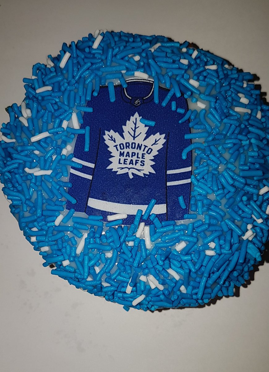 Thanks @barzetti_marco for the surprise, even if it's the wrong shade of hockey team!