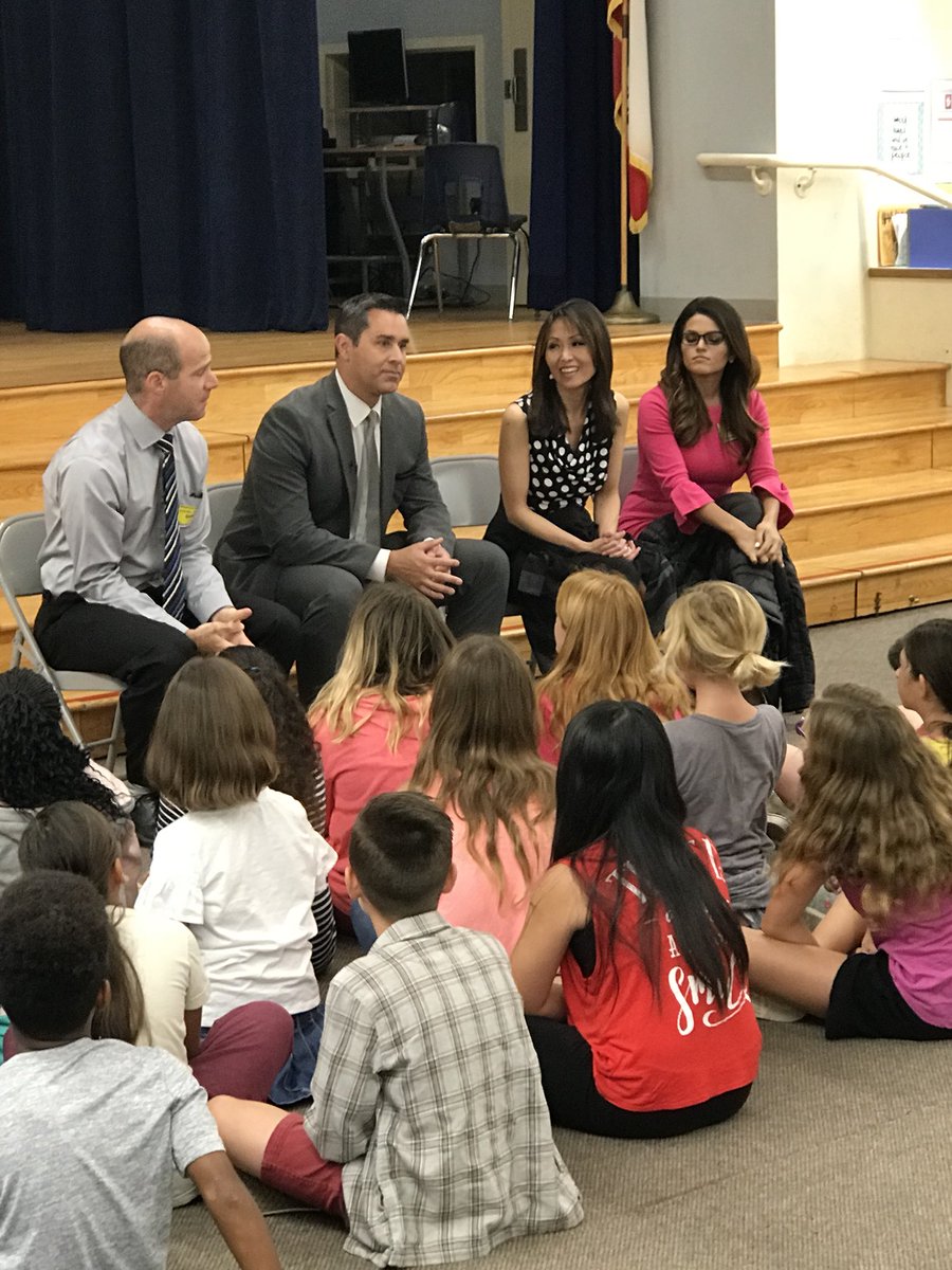 MurdockElement's tweet photo. Thank you Channel 10 News for reading to our 5th graders. #channel10news #LMSVHeart https://t.co/7ppVMd74az