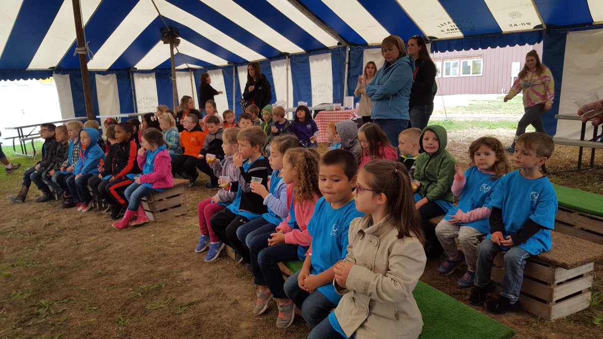 CPESkinderneal's tweet image. Great time at Stuckeys! #learningaboutapples @CPElem