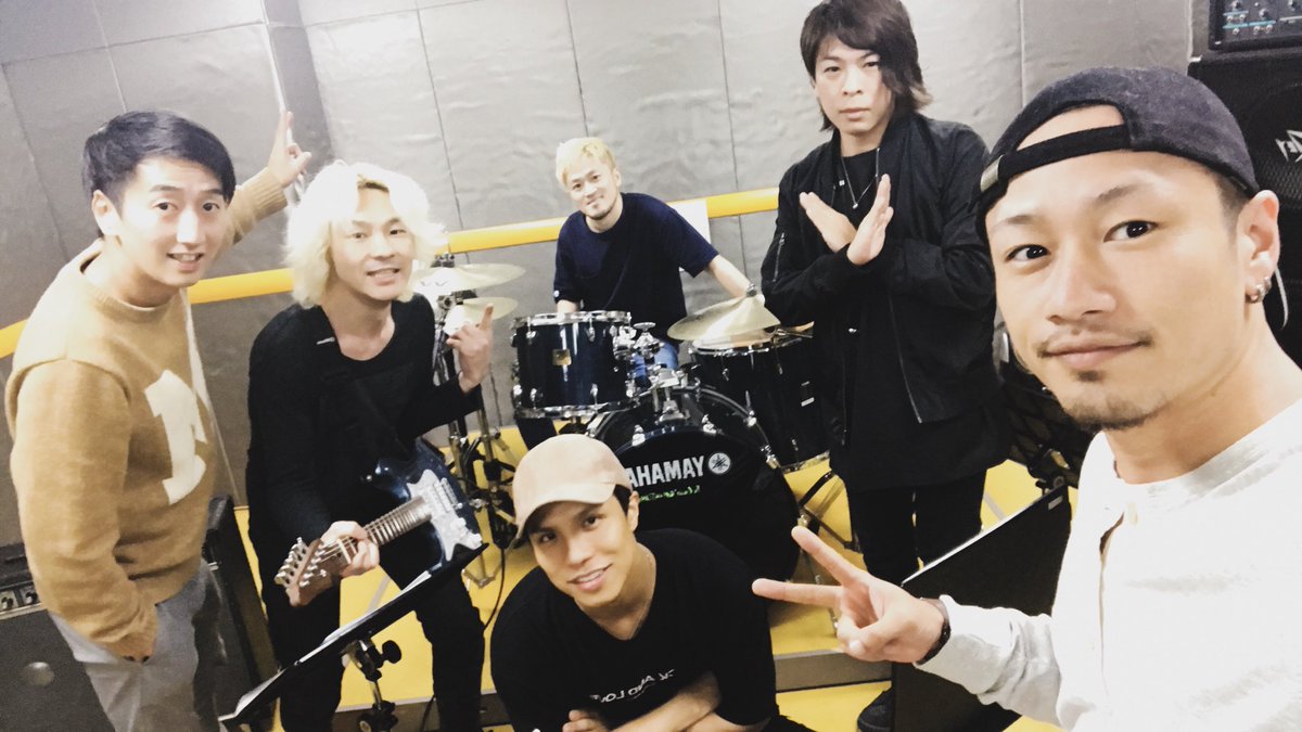 SONGORDERvoMAO's tweet photo. Voice CollectionのRehearsal。
このメンツめっさ楽しいぞ😂
いよいよ、明後日です。
渋谷Lanternにて、19:30からです。
結構な曲数やります、待ってるよー!!
#VoiceCollection
#渋谷Lantern
#SEPTで出会ったメンツ
#小川智之主催 https://t.co/L2heI9CuJF