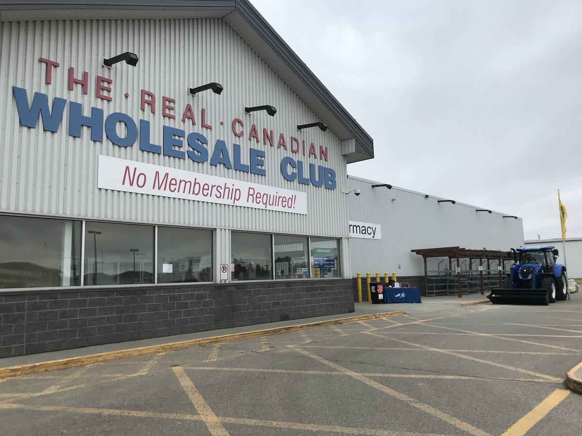 jeff_walkeden's tweet photo. Weyburn FCC is at Wholesale Club collecting food and cash donations today for our local food banks. https://t.co/AIhBPFUo7B