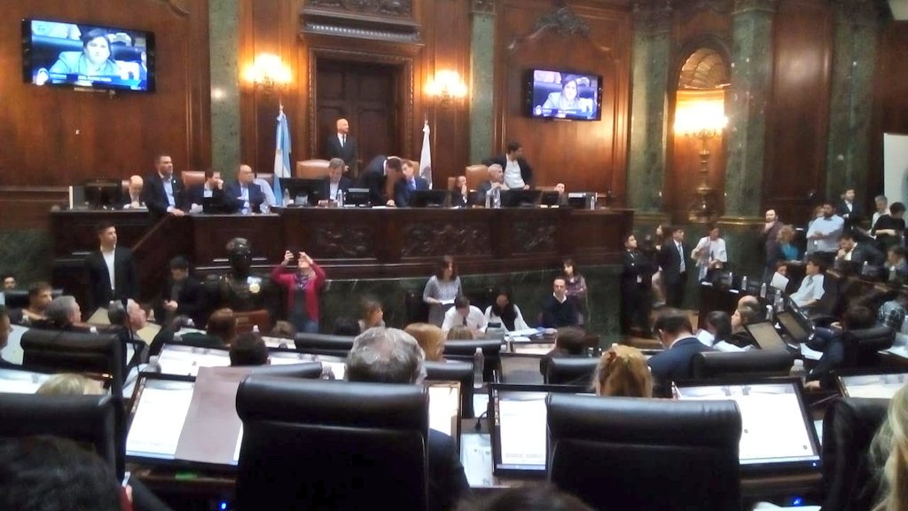 cestebarena's tweet photo. #Recién en @LegisCABA, a instancias de un proyecto de mi autoría, y coautoría de @fyuanjp y @MGuouman, declaramos de Interés para la Comunicación Social de la Ciudad el libro “Los alemanes en la Argentina. 500 años de historia”. 🇦🇷🇩🇪 #BAdeTodos @AlemaniaenArg @dkbuenosaires https://t.co/djgiaJ9PsL