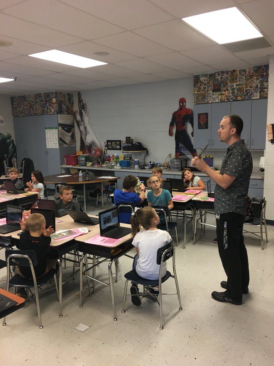 AnnieHeadSTEM's tweet image. Students at Cumberland Heights using @Seesaw to create digital book reviews for their peers! @cmcssinfo #bookclub #technologyinaction #cmcsstech