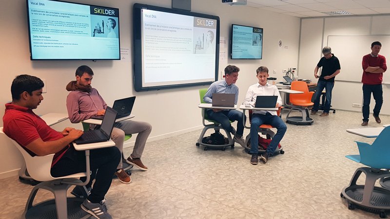 DigitalLabLyon's tweet photo. C'est la rentrée de Centrale Digital Lab ! Les élèves rencontrent déjà les entreprises commanditaires de leur projet... L'une des équipes attend ici le fondateur de la start-up @Skilder_pro, qui va leur présenter son projet. https://t.co/ixJyyP04Oe