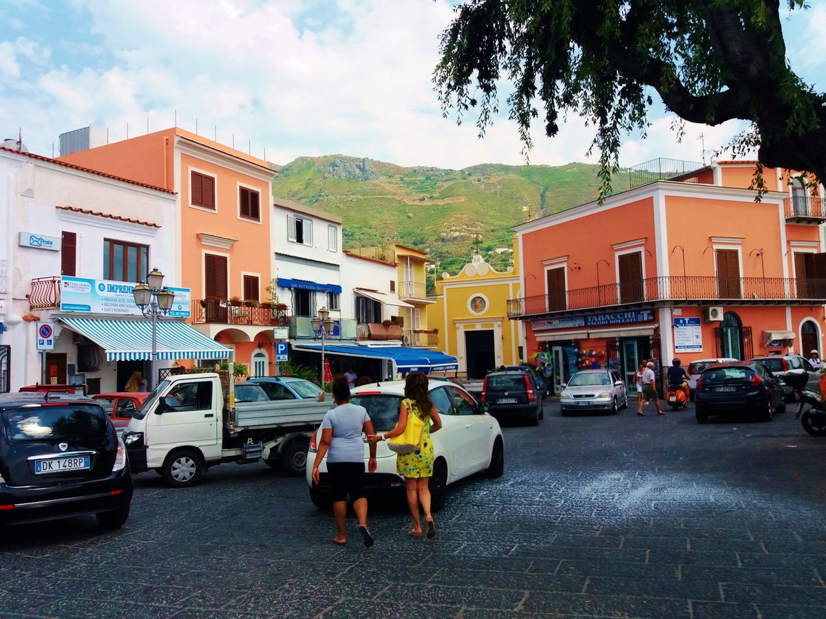 lefrancbuveur's tweet photo. Panza e l'origano più buono che c'è https://t.co/0vfdtuAr8s #ischia #visitischia @iloveischia_ https://t.co/dBmGZ6dfXW