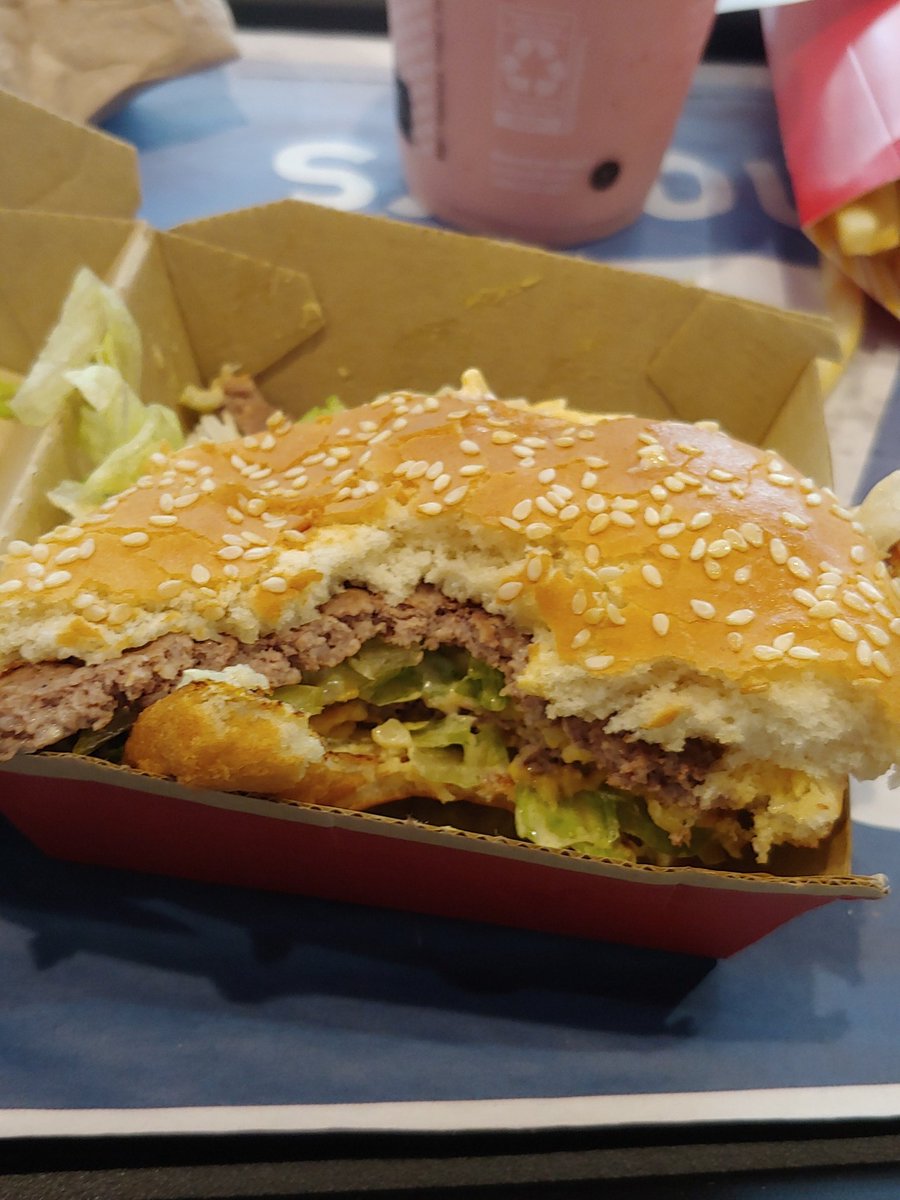 svlmonskinrolls's tweet photo. having a #McVal 😍 https://t.co/2p7U5LUCxs