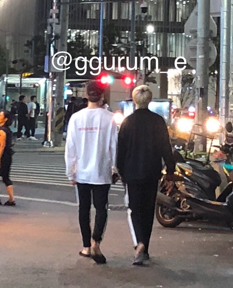 jaebindo's tweet photo. นี่สองคนนั้นเดินหนีอง แล้วทิ้งให้องรับมือกับฝูงแฟนคลับจริงดิ555555 https://t.co/h3UGl7WbYD