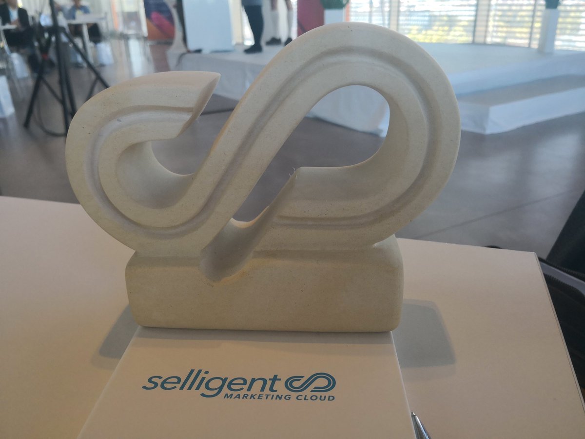 cygro's tweet image. A @Selligent award for @mayoris and @ifolor the #interactiveemail containing a #survey is one of the key pounds for us. #customerfirst #emailmarketing