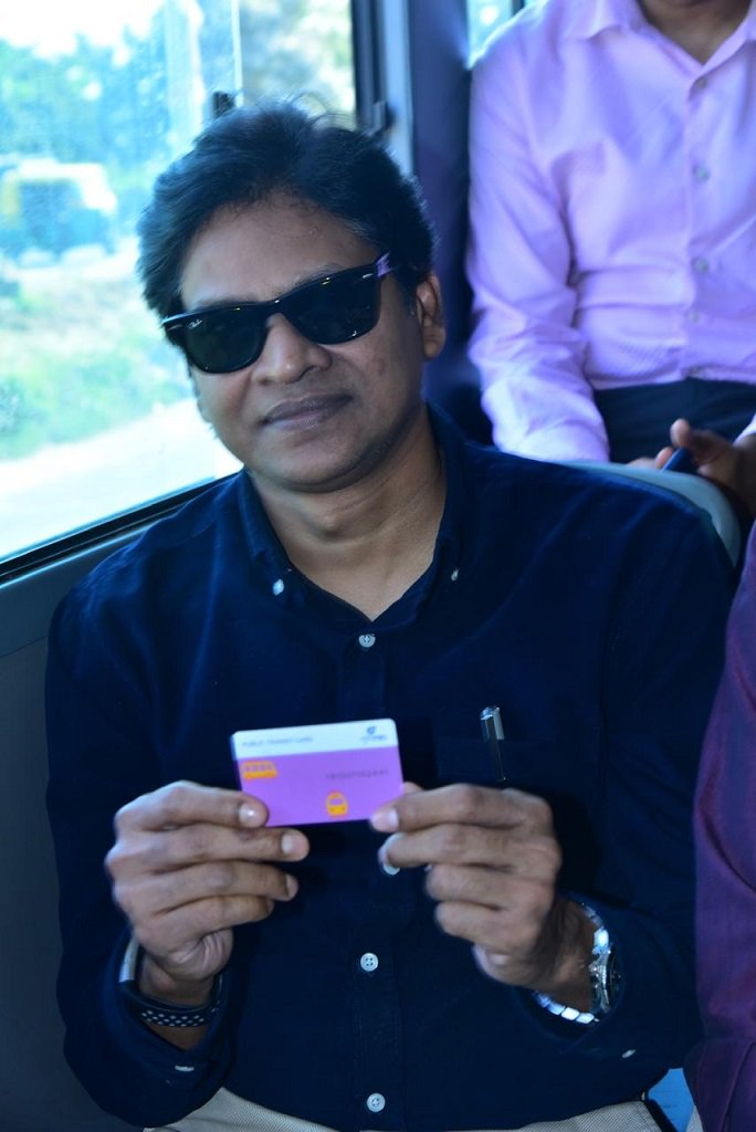 gurugaman's tweet photo. A glimpse of the Digital Gurugaman Travel Card Launch Event

The Divisional Commissioner of Gurugram Dr. D Suresh IAS buys the first Gurugaman Travel Card. https://t.co/uqnEecO3L0