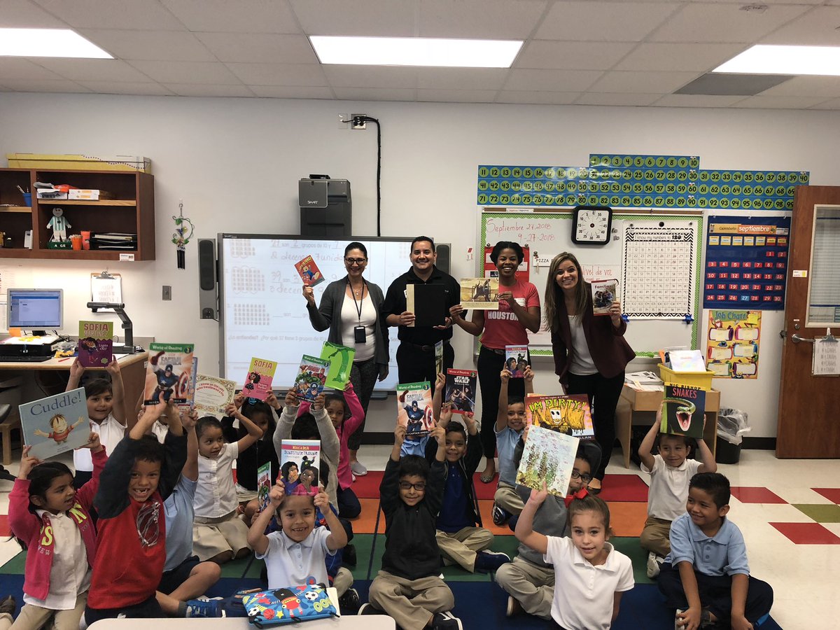 Deanda_HISD's tweet photo. Today ALL of our 1st graders received free books to add to their own libraries at home! We cannot thank you enough @TeachForAmerica @TFAHouston @teachforamerica alumni! Our hearts are full of gratitude and literacy! #wearedeanda #teachforamerica #beyond2years https://t.co/a72vc1NatJ