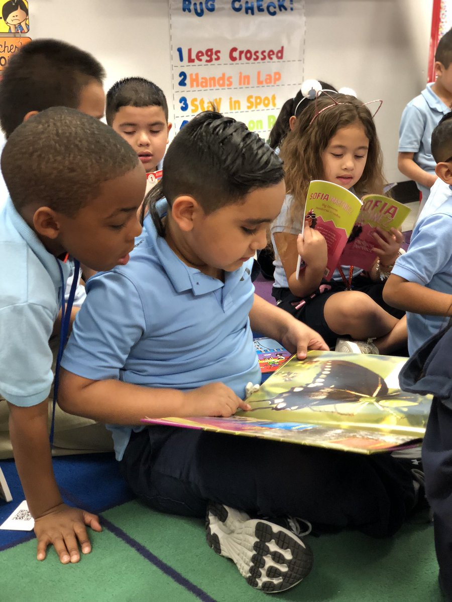 Deanda_HISD's tweet photo. Today ALL of our 1st graders received free books to add to their own libraries at home! We cannot thank you enough @TeachForAmerica @TFAHouston @teachforamerica alumni! Our hearts are full of gratitude and literacy! #wearedeanda #teachforamerica #beyond2years https://t.co/a72vc1NatJ