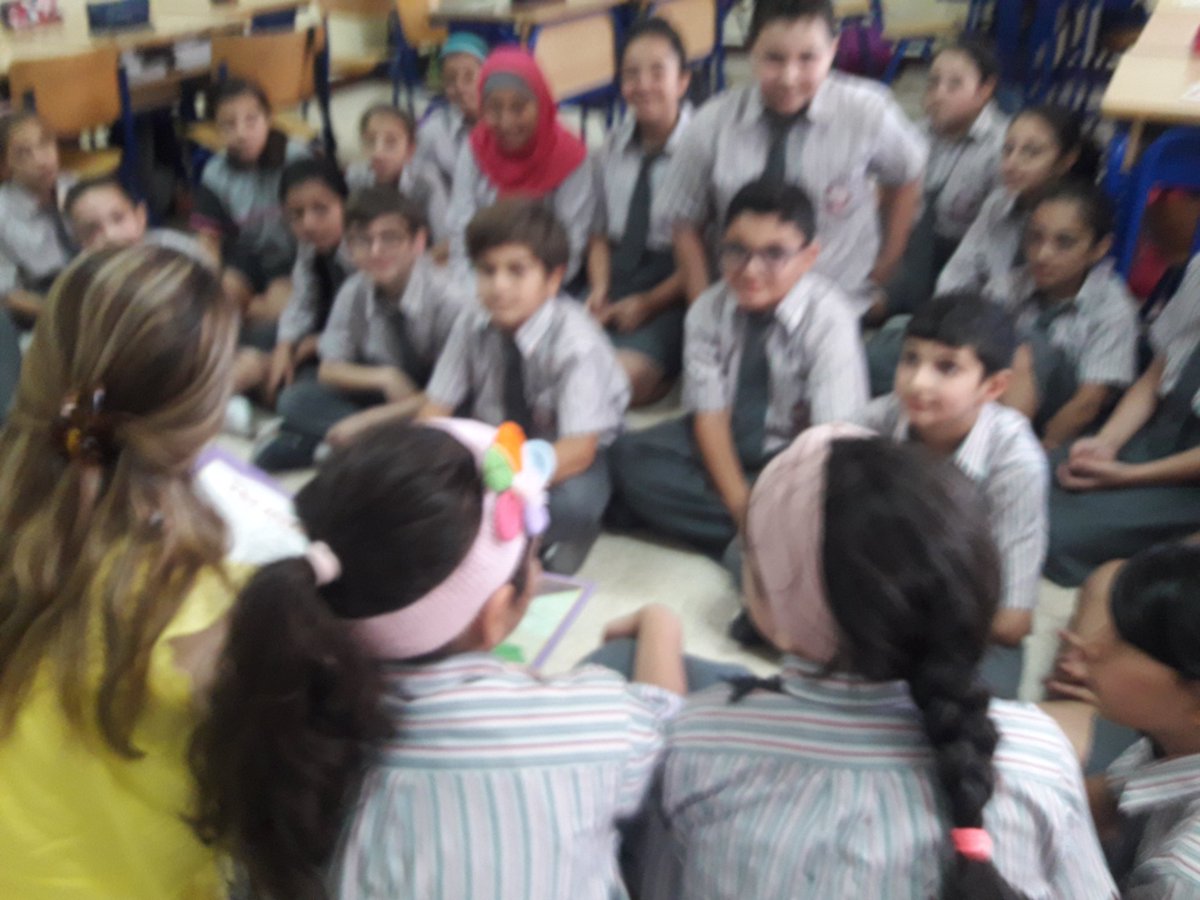 AtiehSamah's tweet photo. The purpose of a storyteller is not to tell you how to think, but to give you questions to think upon #grade 5 @MakAishaSchool https://t.co/TCuazVEgNf