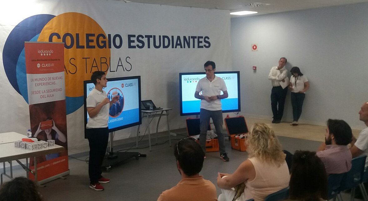 ieducando's tweet photo. ¡Ahora toca vivirlo en primera persona! Comienza la demo de @ClassVR de la mano de nuestra formadora @RZ_teacher. #ieducandoClassVR https://t.co/q8tdERKGAL