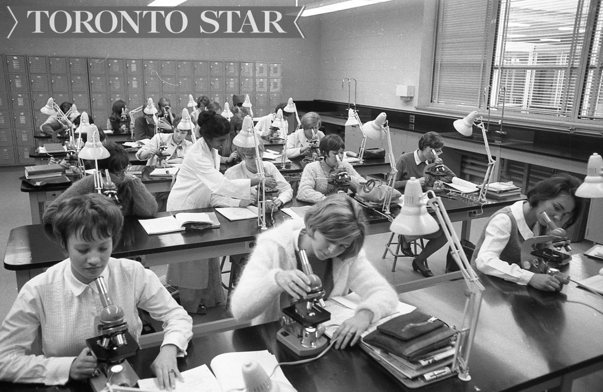 UofT's tweet photo. Groovy! Check out these photos taken at #UofT 53 years ago today by Doug Griffin. via @TorontoStar 📷 #TBT https://t.co/Q4p46lr9nT