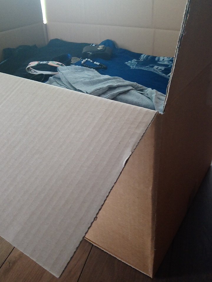 HCCMK's tweet photo. Packing up all my stuff for the big move, and I literally have a box full of @thescript @TheScript_Danny clothing merch alone ๐ gonna need another box for the rest of my scripty stuff #10YearsOfTheScript #TheScriptFamily #MovingToLondon https://t.co/jIRL8M5MlB