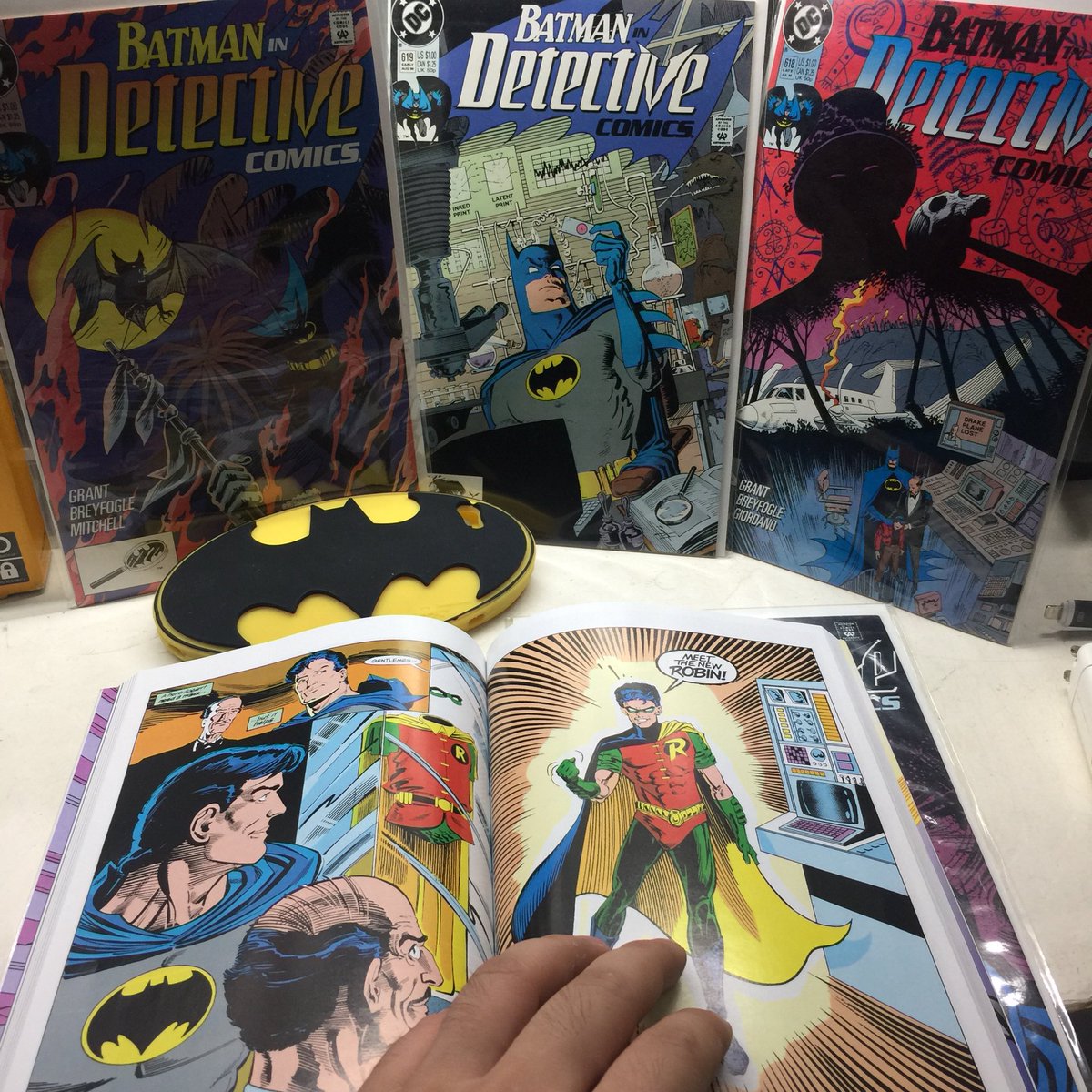 thetimzster's tweet photo. Honoring a true legend with some #TBT Batman Comics that showed just how powerful an artist he really is. Weโll miss you #NormBreyfogle.๐ข๐ฆ #RIPNormBreyfogle #Batman #DetectiveComics #Timzster @getthatball @Cazedmunds947 @VikingVinni @spiderdangeromo https://t.co/5PEjvEUPGY