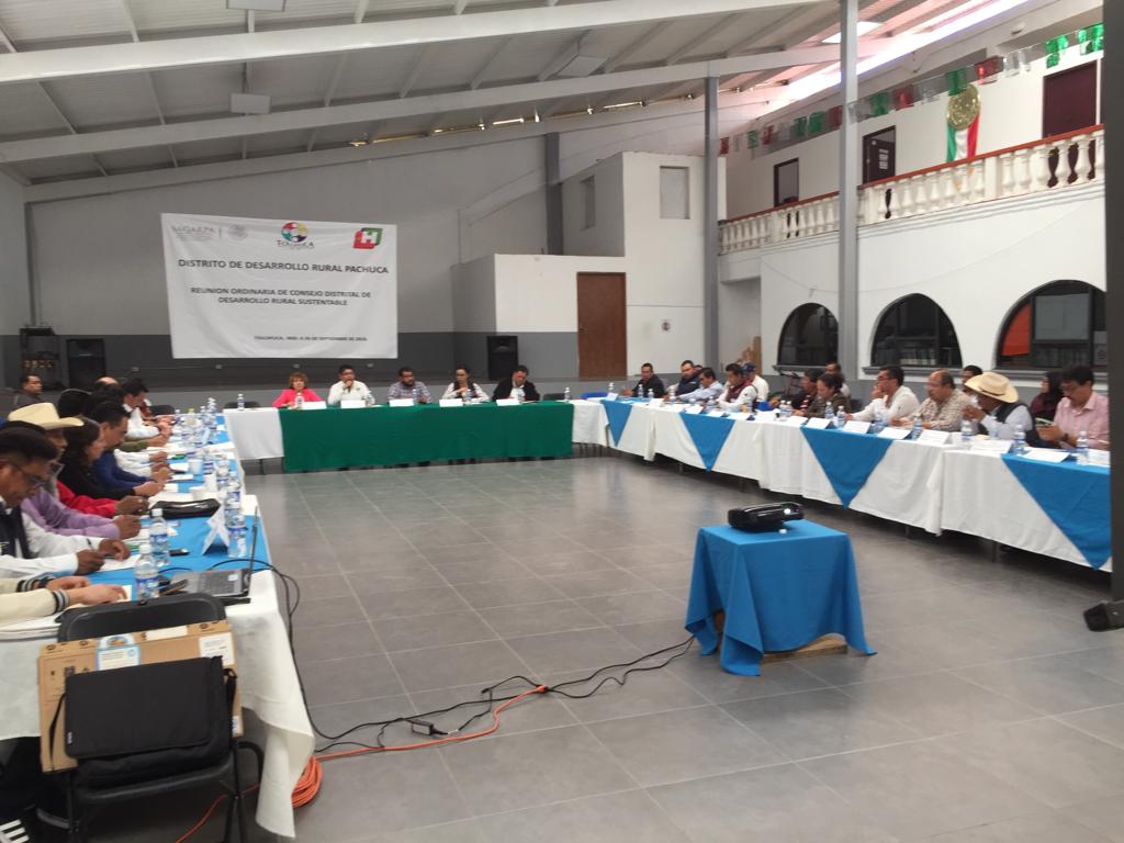 DdrPachuca's tweet photo. Se llevó acabó en @TolcayucaHgo la reunión de Consejo Distrital de Desarrollo Rural Sustentable exponiendo temas importantes para el sector agropecuario #SagarpaSiembraExito https://t.co/KA5mZa1h89