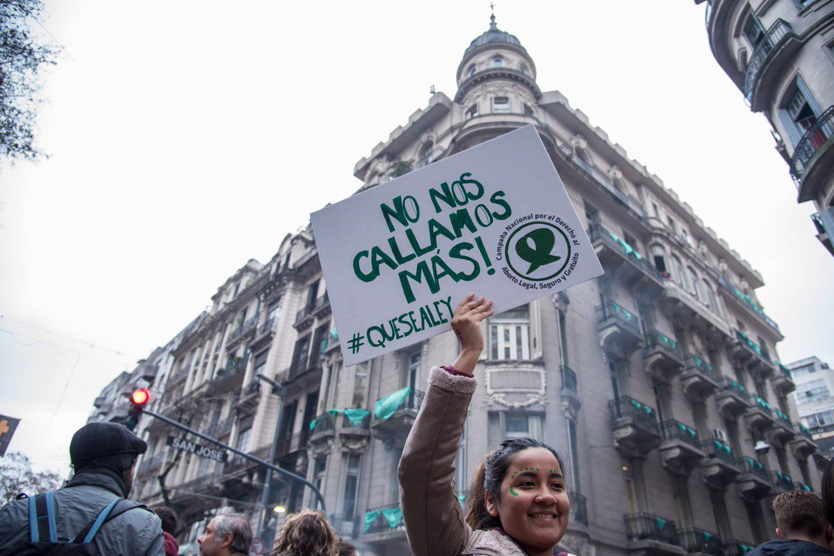 CampAbortoLegal's tweet photo. Sacamos el aborto de closet y ya no  nos callamos más #HablemosDeAborto porq es parte de nuestras vidas, porq es común, porq es una decisión válida como cualquier otra. 
Seguiremos luchando por #AbortoLegal porq decidir sobre nuestros cuerpos no es delito es nuestro derecho! https://t.co/rlIB4AFXA2