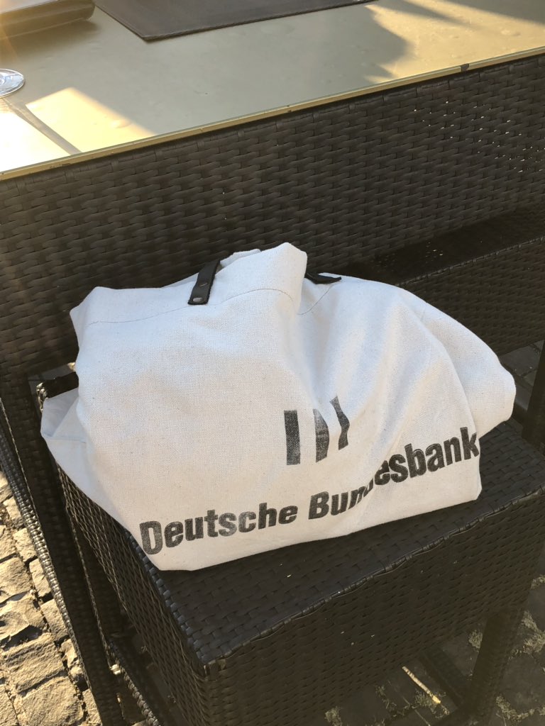 achimwyen's tweet photo. Ganz schön viele Geldsäcke hier auf der #BEX2018 😄#goodybag #thanks https://t.co/jxUBQ61qD7