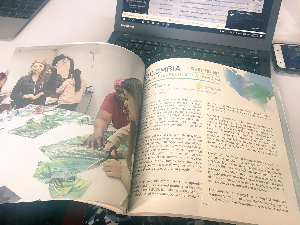 JkDeGa's tweet photo. En @InnovacionUdeA nuestra última reunión del consorcio @lasinorg con el libro que da cuenta de todos los aprendizajes, estudios, cursos y acciones en #InnovaciónSocial en Latinoamérica durante los últimos 3 años #RsAreandina https://t.co/f5DRrlDZd8