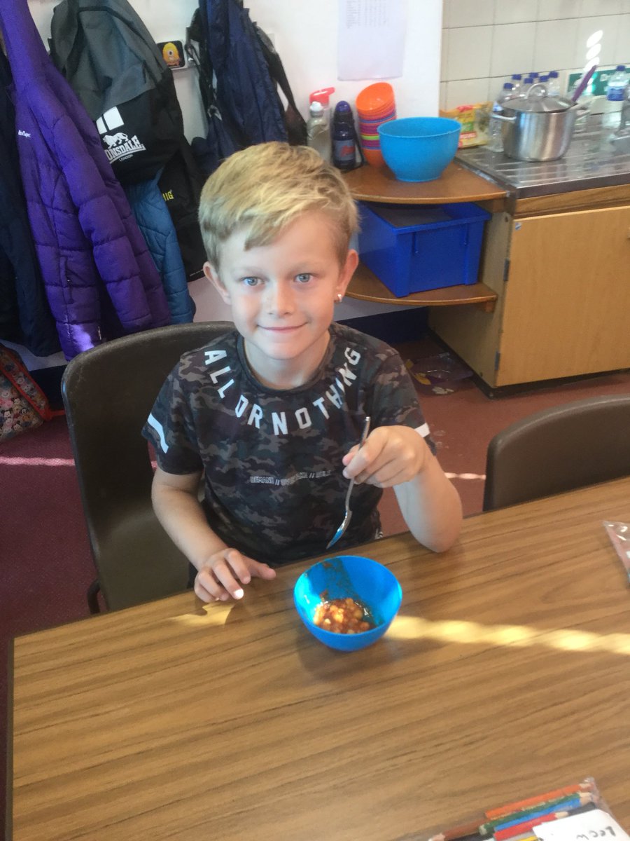 MowmacreHill's tweet photo. Year 5 loved sampling homemade chana masala today! #ASHAday #tastesofindia #zest https://t.co/EQ3H8SdX18