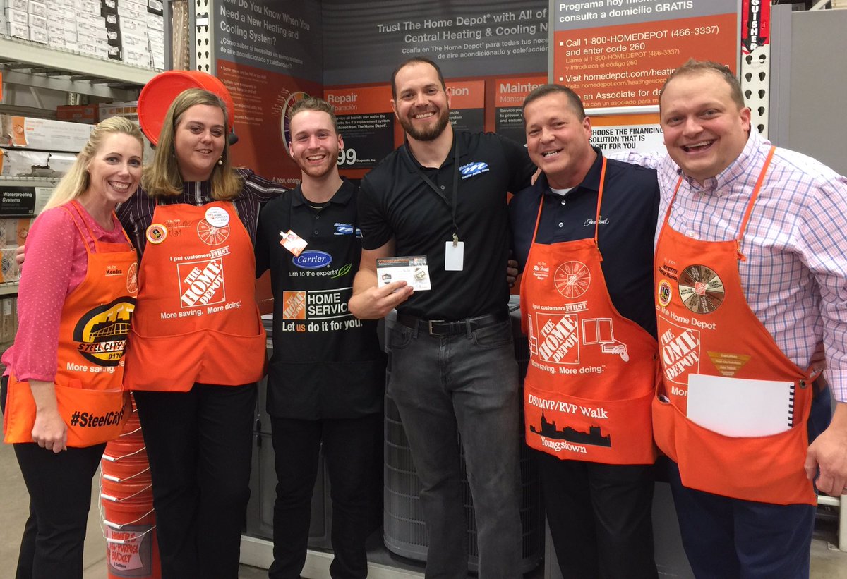 JohnK139HD's tweet photo. More photos from a Great Specialty and Service’s Walk yesterday with our Divisional and Regional teams!  Recognition for DH Chris, DSM Stephanie and SM John!! #SteelCitySquad #TeamVersailles @Millaya @stephanie101312 @VanessaTHD170 https://t.co/adWeix8rvb
