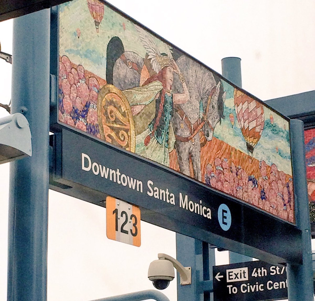 _KennyUong_'s tweet photo. Found out in my Chicano/a &amp; The Arts class that @judithez, artist who created the art panels at @metrolosangeles Downtown Santa Monica Station, was part of the Chicano art group called Los Fours in the 1970s! #art #TheMoreYouKnow #LAMetroArt #JuditheHernandez https://t.co/gAbs6r0aSs