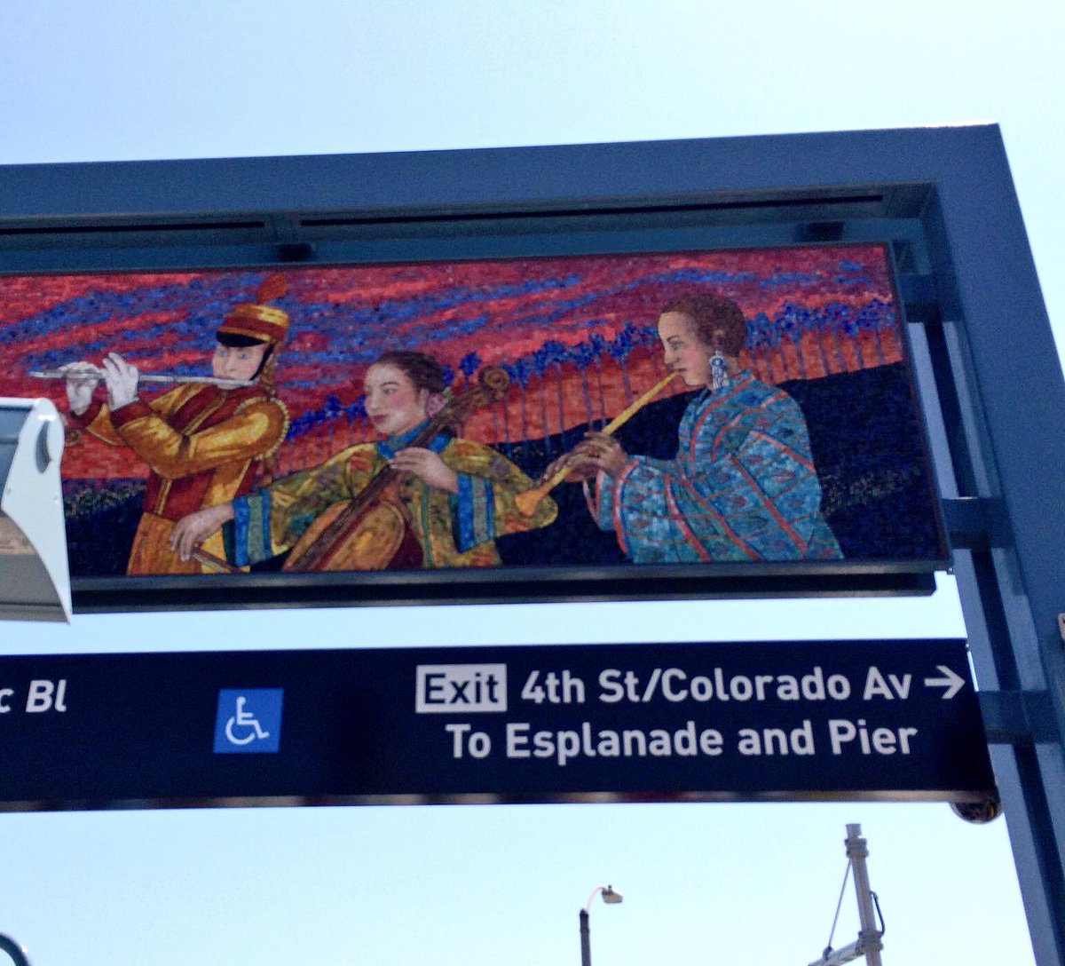 _KennyUong_'s tweet photo. Found out in my Chicano/a &amp; The Arts class that @judithez, artist who created the art panels at @metrolosangeles Downtown Santa Monica Station, was part of the Chicano art group called Los Fours in the 1970s! #art #TheMoreYouKnow #LAMetroArt #JuditheHernandez https://t.co/gAbs6r0aSs