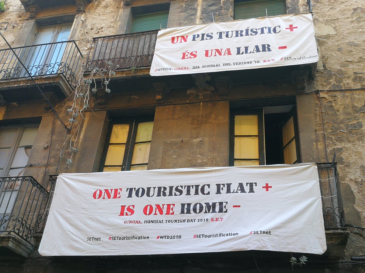 krkmu's tweet photo. Avui el #barrivell de #Girona fa més goig que mai #TenimUnProblema #27S #SETnet #WDT2018 #DiaMundialDelTurisme https://t.co/qFxQv0qAC0