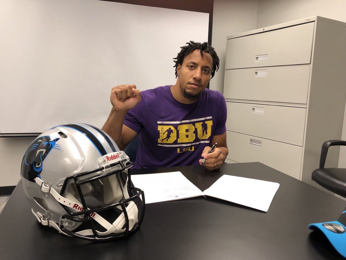 MiabelleNYC's tweet photo. Fist raised and ALL ๐๐๐๐ Congratulations @E_Reid35 - Yes itโs possible to do your job and take an ACTIVE stance for your people at the same. #ImWithKap #ImWithEReid https://t.co/GPfM85mn2L
