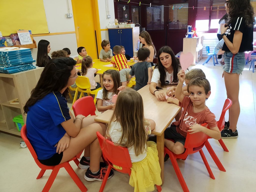 LaSalleManresa's tweet photo. Celebrem la Setmana del Lema curs 2018/2019 #SomLaSalle #300LaSalle #ApS #ESO #Infantil #EducacióInfantil #UnCor #UnaVida #UnCompromís #MiraMésEnllà #4tESO https://t.co/yij0dm38XS